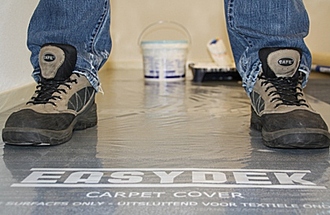 Bei Umzug oder Renovierungen den Teppichboden mit Carpet Cover Schutzfolie schützen