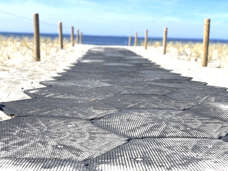 Auch der Transport der Strandkörbe von der Promenade zum Strand wird durch die neuen Strandzugänge erheblich unterstützt.