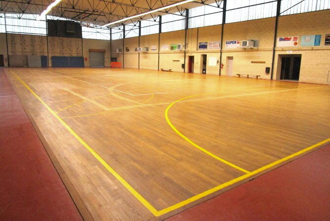 Sport- und Turnhalle mit empfindlichen Sportbodenbelag