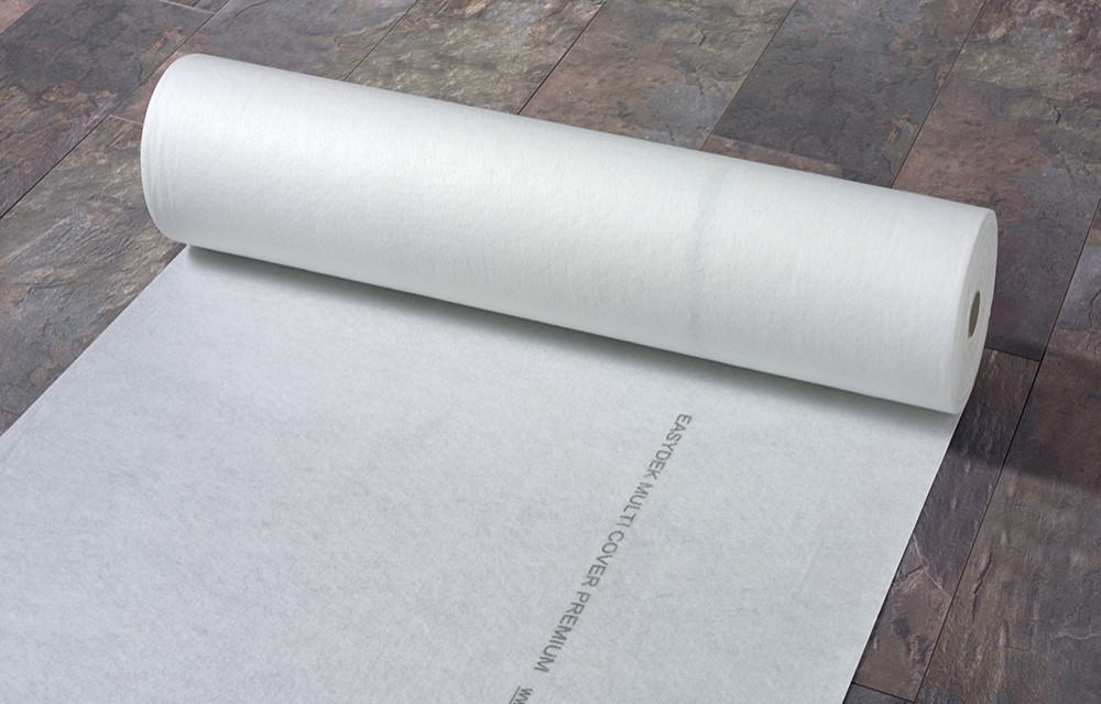 Multi Cover Premium+ ist ein selbsthaftendes Vlies für den temporären Schutz von Böden und Treppen.