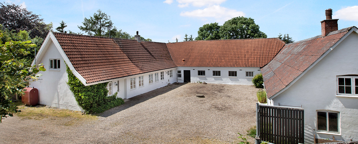 Das Kirkeby Gamle Mejeri Projekt beinhaltete den Bau eines Anbaus an eine bestehende Molkerei sowie deren Umbau in ein  Antiquitäten- und Sammlergeschäft.
