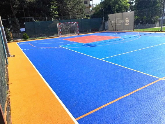 Basketball 3 x 3 Sportfläche in Blau und Orange