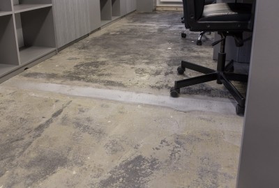 Alter Untergrund vorbereitet zur Installation mit PVC Bodenbelag SOLID DECOR