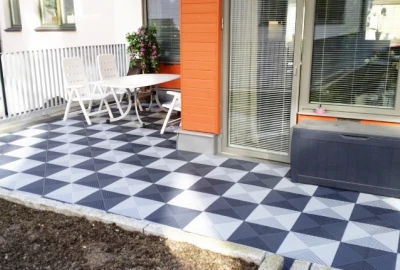 Außen-Terrasse mit PP-Kunststoff-Fliesen Typ UNIQUE