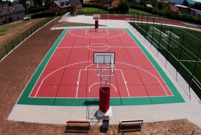 Das Spiel ist im Vergleich zum Basketball-Streetball wesentlich schneller. Jedes Team hat nur 12 Sekunden Zeit, um einen Angriff  abzuschließen, also nur die Hälfte der Angriffszeit im Vergleich zum herkömmlichen Basketball