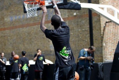 Das Spiel ist im Vergleich zum Basketball-Streetball wesentlich schneller. Jedes Team hat nur 12 Sekunden Zeit, um einen Angriff  abzuschließen, also nur die Hälfte der Angriffszeit im Vergleich zum herkömmlichen Basketball