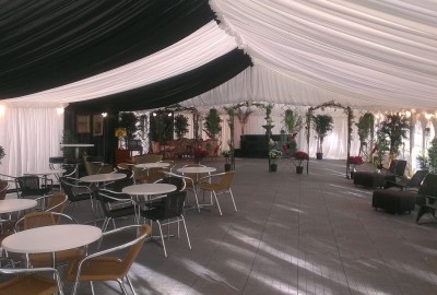 Festzelt mit Festzelt-Bodenplatten Typ EXPO-tent, mit Steck-Verbindung, Oberfläche mit quadratischen Flächen