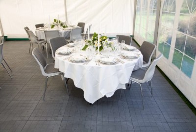 Festzelt mit Festzelt-Bodenplatten Typ EXPO-tent, mit Steck-Verbindung, Oberfläche mit quadratischen Flächen