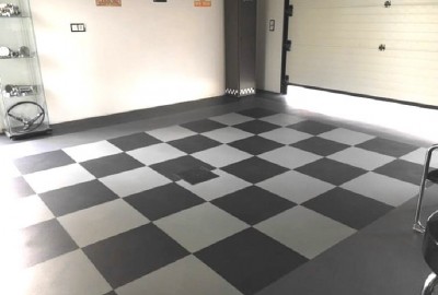 Garage mit INVISIBLE PVC-Fliesen mit verdeckter Puzzle-Verbindung