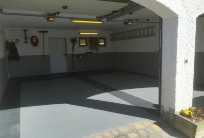 Garage mit INVISIBLE PVC-Fliesen mit verdeckter Puzzle-Verbindung