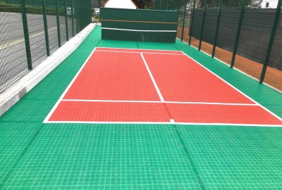 Montage U-8 Tennis Kleinspielfeld aus Tennis-Boden-System von OSTACON Bodensysteme