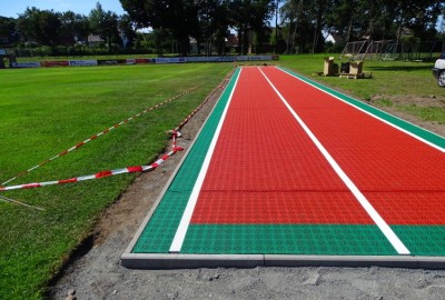 Die neu erstellten Anlaufbahnen auf der Sportanlage, an der Mirowerstraße 1, wurde völlig neu aufgebaut.