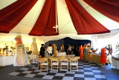 Festzelt mit Festzelt-Bodenplatten Typ EXPO-tent, mit Steck-Verbindung, Oberfläche mit quadratischen Flächen