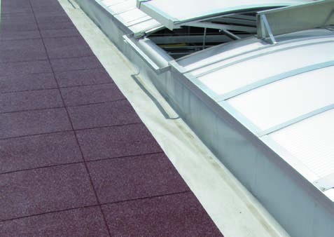 Inspektionswege auf Flachdächern oder als schützende Basiselemente für Solarkollektoren,