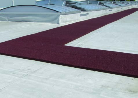 Inspektionswege auf Flachdächern oder als schützende Basiselemente für Solarkollektoren,