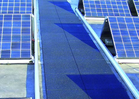 Wartungswege auf Flachdächern mit oder ohne Auflast, Basisplatten für Solarinstallationen, Antennen, gebäudetechnische Anlagen usw.