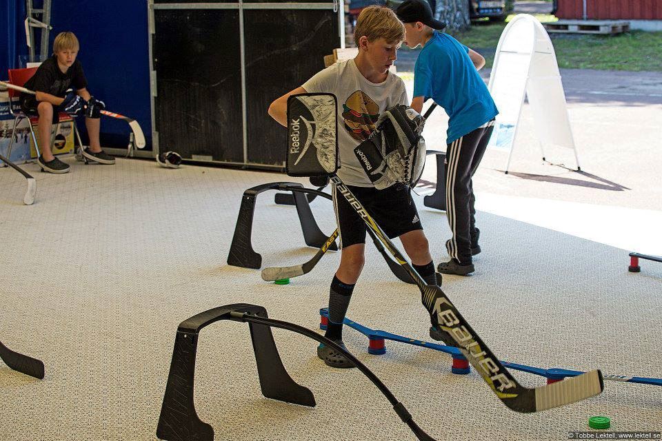 Wir bleiben Zuhause - Sport-Übungen und Training Daheim  In Zeiten der weltweiten Pandemie sollte jeder Zuhause bleiben und hat jetzt Zeit für individuelles Training.